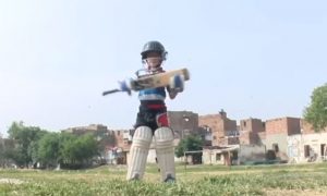 پاکستان کے 6 سال کے بیٹس مین سے دنیا حیران