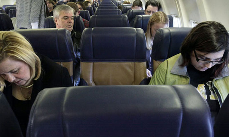 جہاز میں درمیانی نشست خالی چھوڑنے سے مسافر کو کورونا وائرس کا خطرہ کم ہوسکتا ہے؟
