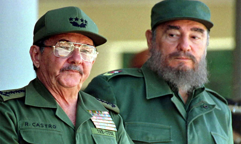 راؤل کاسترو نے کمیونسٹ پارٹی کے سیکرٹری کا عہدہ چھوڑ دیا