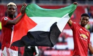 اولڈ ٹریفورڈ اسٹیڈیم: فلسطین کا جھنڈا فٹبالر پول پوگبا نے لہرا دیا