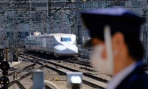 جاپان میں بلٹ ٹرین کے ڈرائیور کو سیٹ چھوڑنا مہنگا پڑ گیا