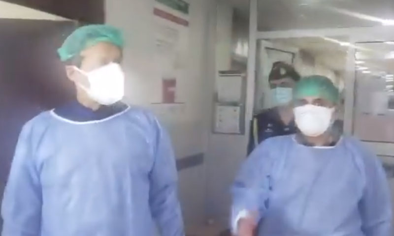 وزیراعظم عمران خان پمز اسپتال کا اچانک دورہ