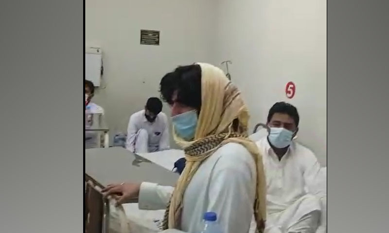 شارجہ سے آنے والے کورونا منفی 25 مسافر سروسز اسپتال پشاور منتقل