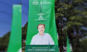لاہور: کورونا سے آگاہی، مرحوم اداکار قاضی واجد والے پوسٹرز ہٹا دیے گئے؟