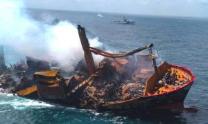 سری لنکا: تیل سے بھرا جہاز ڈوبنے لگا، سمندری حیات کو شدید خطرہ لاحق