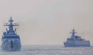 چین کی مسلح افواج نے امریکی بحریہ کے جنگی بیڑے کو بھگا دیا