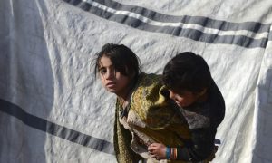 قندھار: افغان فورسز اور طالبان کے درمیان شدید لڑائی، ہزاروں خاندانوں کی نقل مکانی