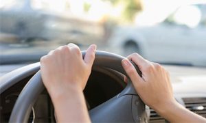 ماں کی ڈرائیونگ سے بچے خوفزدہ ، ویڈیو سوشل میڈیا پر وائرل