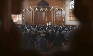 مساجد کے امام شہریوں کو ملک نہ چھوڑنے کی تلقین کریں، طالبان