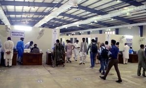 کراچی: 11 مزید ماس ویکسینیشن سینٹرز قائم کرنے کا اعلان