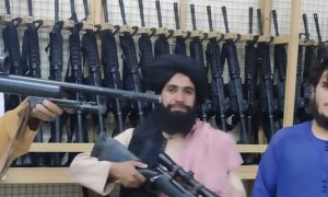 افغان طالبان کا امریکی ہتھیاروں پر قبضہ
