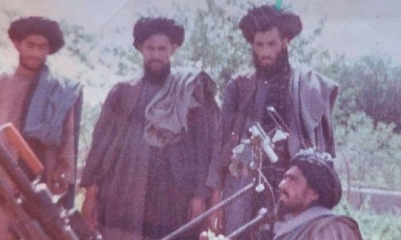طالبان کے بانی ملا محمد عمر کی تاریخی تصویر سوشل میڈیا پہ شیئر