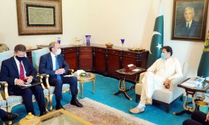 وزیراعظم: پاکستان کو ریڈ لسٹ میں رکھنے پر اظہار تشویش، برطانوی وزیر خارجہ سے ملاقات