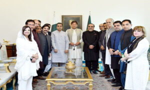 وزیراعظم سے کراچی کے ایم این ایز کی ملاقات: نجیب ہارون اور عامر لیاقت کی عدم شرکت