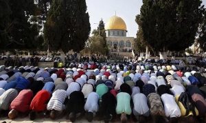 اسرائیلی فورسز ناکام: مسجد اقصیٰ میں ڈیڑھ لاکھ فلسطینوں نے نماز جمعہ ادا کی