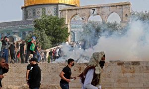 مسجد اقصیٰ پر اسرائیلی سیکیورٹی فورسز کا دھاوا: درجنوں زخمی، بڑی تعداد گرفتار
