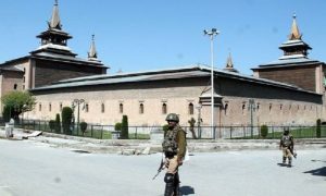 کشمیر، بھارتی فورسز نے جامع مسجد کو تالا لگادیا، نماز عید ادا کرنیکی اجازت دینے سے انکار