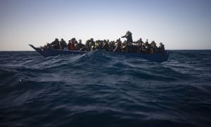 اٹلی، تارکین وطن کی ایک اور کشتی الٹ گئی، 30 افراد لاپتہ