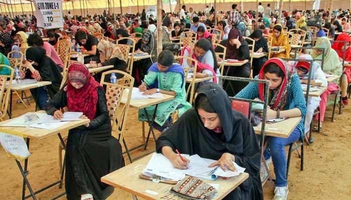 پشاور ہائیکورٹ نے ایم ڈی کیٹ ٹیسٹ کے نتائج روک دیے