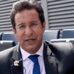 سیاست کو کھیلوں سے دور ہونا چاہیے، وسیم اکرم