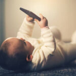 13 سال سے قبل اسمارٹ فون کا استعمال بچوں کی ذہنی صحت کیلئے خطرناک، نئی تحقیق