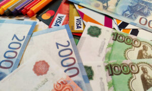 فیکٹری ورکر نے غلطی سے ساتھیوں کی تنخواہیں وصول کر لیں، رقم واپس کرنے سے انکار