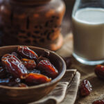 دودھ اور کھجور ساتھ کھانے کے حیرت انگیز طبی فوائد اور احتیاطی تدابیر