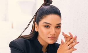 رومیسہ خان کو 17 سال کی عمر میں آئی فون خریدنے کیلیے کیا کرنا پڑا