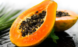 پپیتا کن افراد کے لیے فائدہ مند اور کن کے لیے نقصان دہ