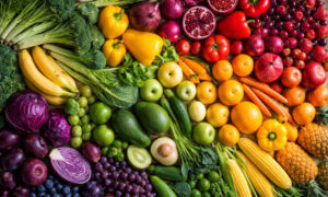 سرخ، سبز، نیلا: ہر رنگ کی سبزیاں اور پھل صحت کے لیے کیسے مفید ہیں؟