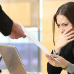 قبل از وقت دفتر حاضری ملازمہ کو مہنگی پڑ گئی، مالک نے برطرف کر دیا