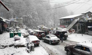 ملک کے بالائی علاقوں میں شدید برفباری سے نظام زندگی مفلوج، پاک فوج کا ریسکیو آپریشن