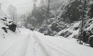 مری ایکسپریس وے پر شدید برفباری، ٹریفک کا داخلہ بند کر دیا گیا