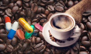 کافی پینے کی عادت آپ کی دوائیوں کی تاثیر پر کیسے اثر ڈالتی ہے؟