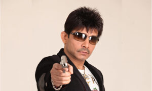 بھارتی معروف اداکار کمال رشید خان رہائشی عمارت پر فائرنگ کے الزام میں گرفتارم