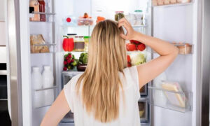 12 عام غلطیاں جو فریج میں آپ کے کھانے کو خراب کر رہی ہیں